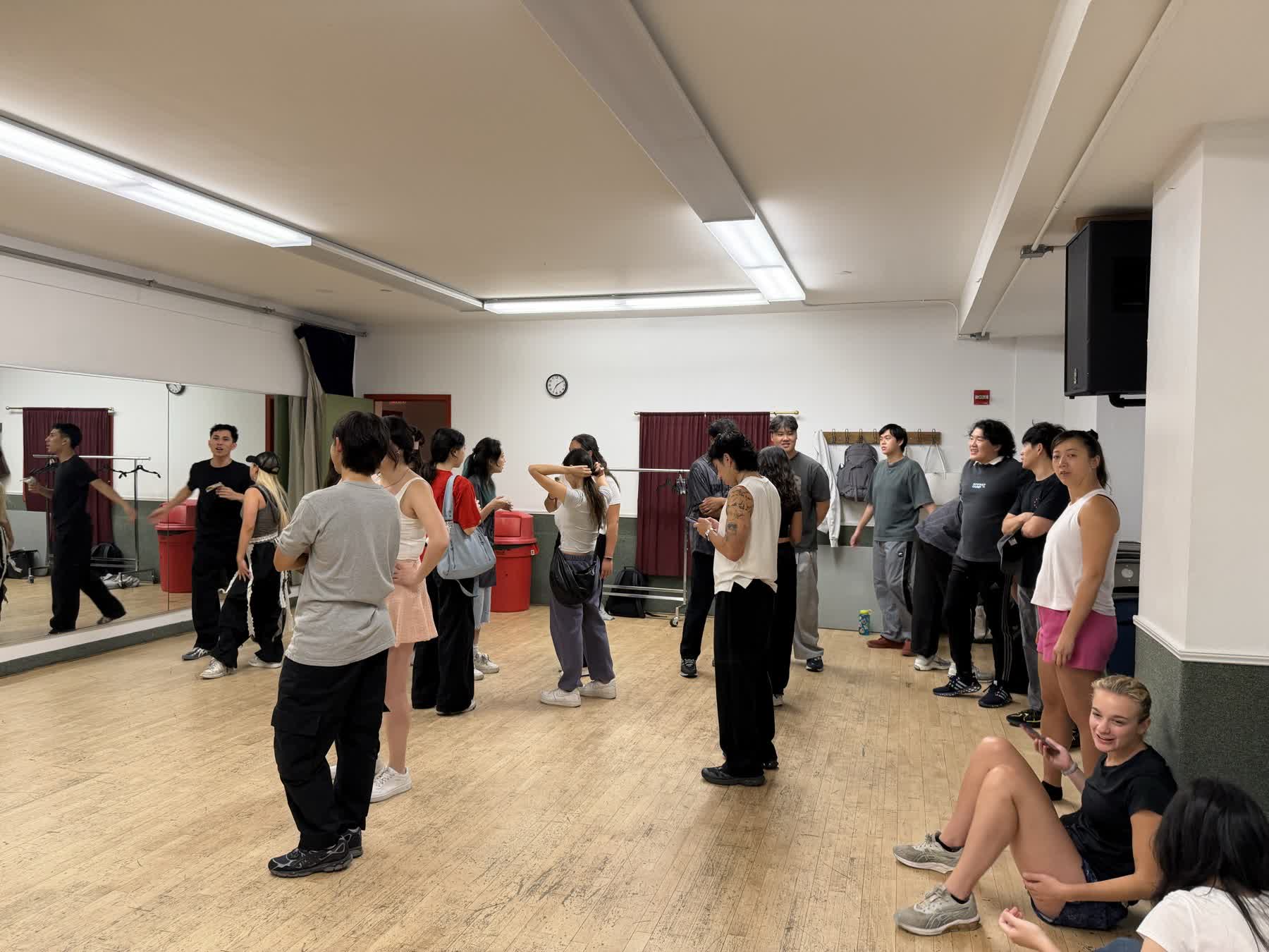 Guests gathering at the K-pop dance workshop
